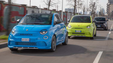 Abarth 500e - three cars in a row tracking